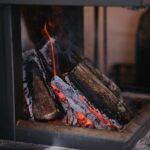 Akcesoria kominowe – jakie elementy są niezbędne do prawidłowego działania komina?